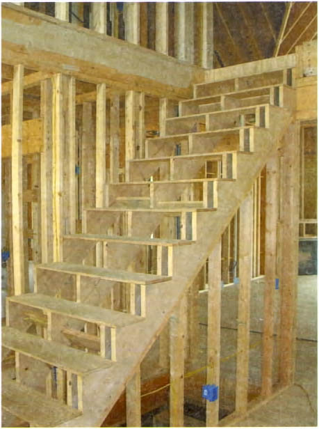 Деревянная лестница на косоурах
