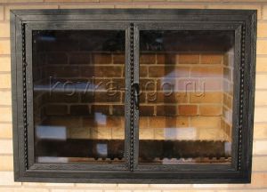 Кованная дверца для камина прямоугольная двустворчатая без поддувала с термостеклом