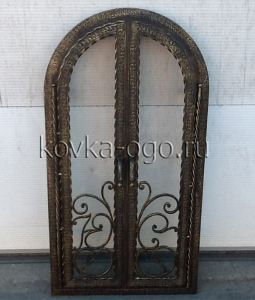 Кованная дверца для камина арочная двустворчатая без поддувала с огнеупорным стеклом