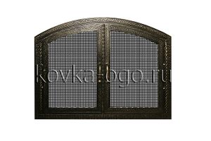 Кованная дверца для камина арочная с сеткой и встроенной рамкой со стеклом