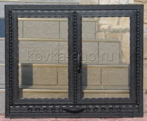 Кованная дверца для камина прямоугольная двустворчатая с поддувалом с огнеупорным стеклом